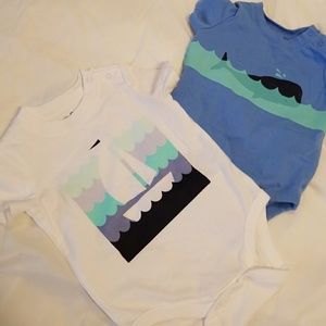 2 body suits baby gap